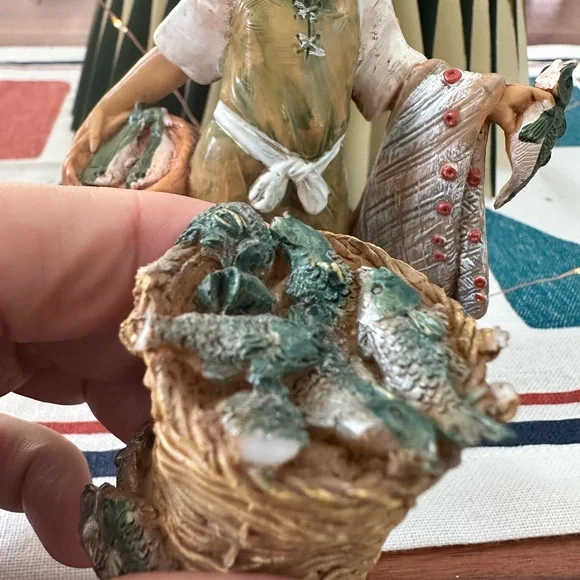 Fontanini Fisherman Figurine - Picture 4 of 7